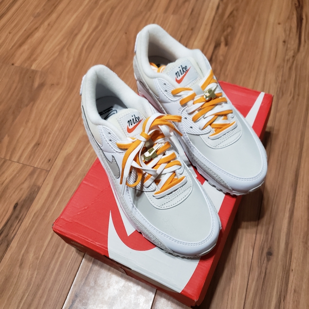 Nike - Picture 4 of 4
